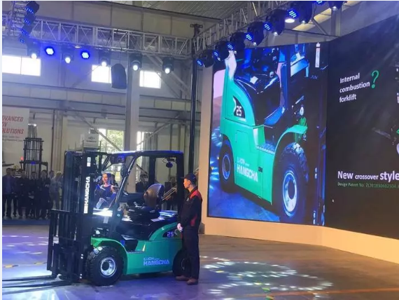【喜訊】杭叉家族新成員來了！新能源叉車助力新制造業(yè)