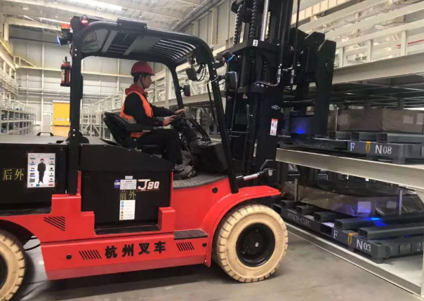 又一批！因?yàn)橘|(zhì)量真的很好，杭叉的電動(dòng)叉車賣的很火爆！