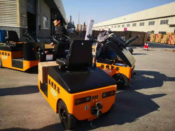 電動(dòng)牽引車 電動(dòng)牽引車