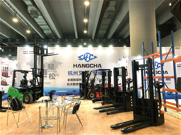 為什么這里人山人海？因?yàn)楹疾鎱⒓恿宋锪餍袠I(yè)的盛會(huì)！