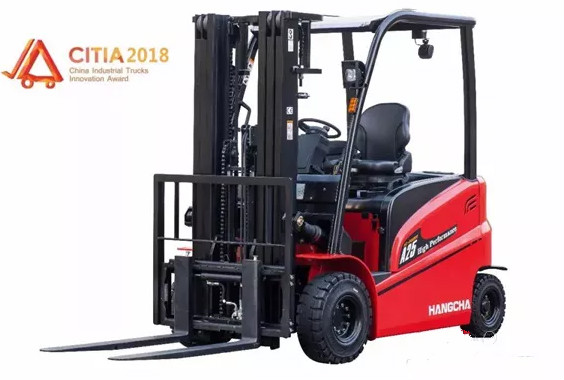 杭叉A系列高性能電叉榮獲“中國工業(yè)車輛創(chuàng)新獎(jiǎng)”金獎(jiǎng) 杭叉A系列高性能電叉榮獲“中國工業(yè)車輛創(chuàng)新獎(jiǎng)”金獎(jiǎng)