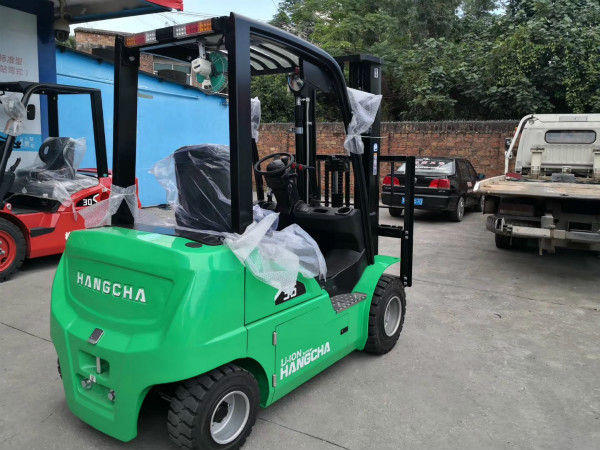 【干貨】電動(dòng)堆高車、電動(dòng)搬運(yùn)車的電機(jī)和繼電器應(yīng)該怎么保養(yǎng)？