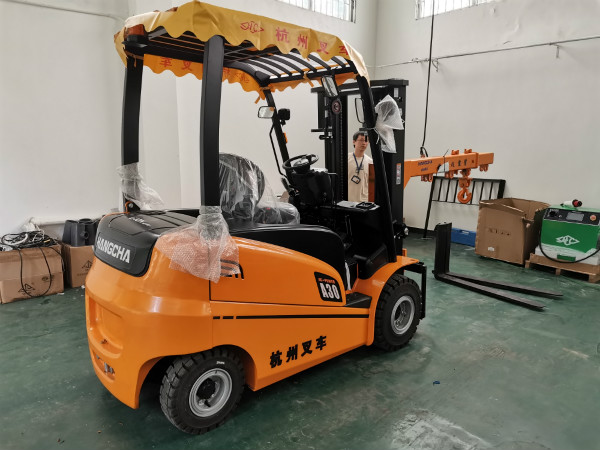 【叉車保養(yǎng)小知識】叉車電池怎樣加水才正確？